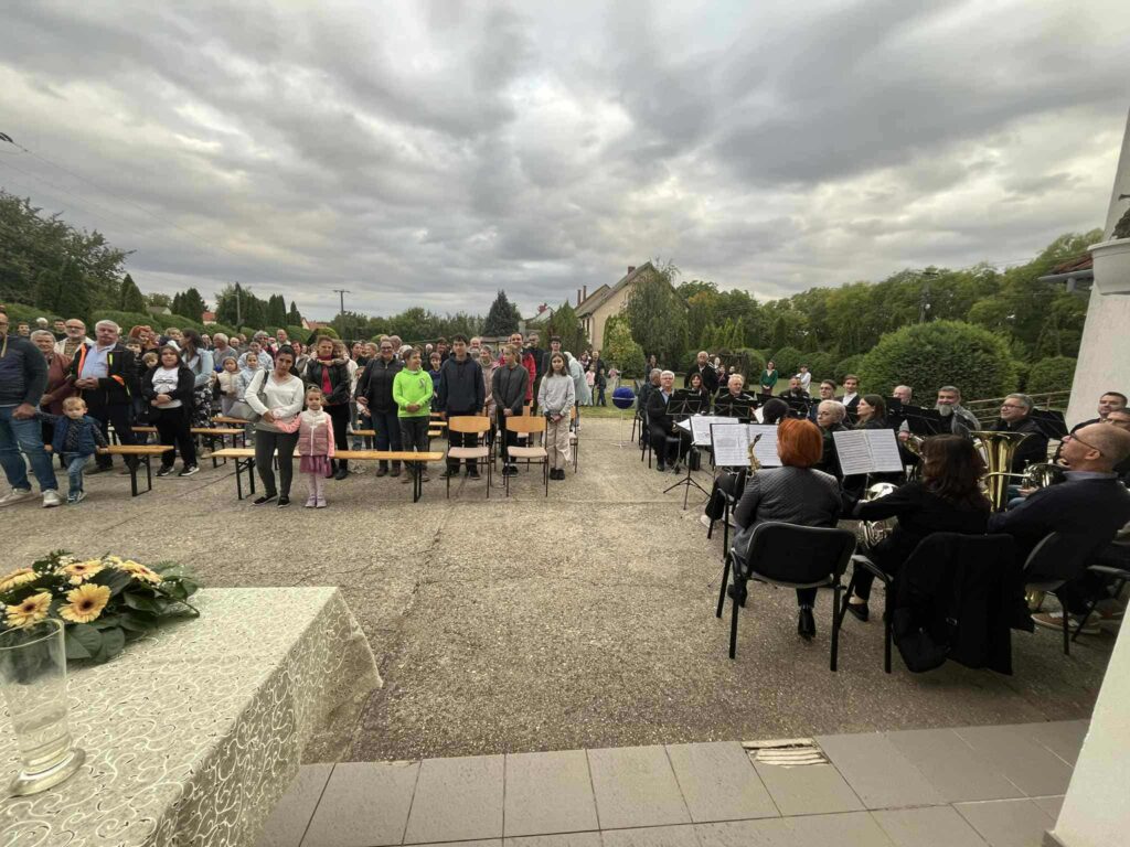 Szabadtéri istentisztelet Kozármislenyben