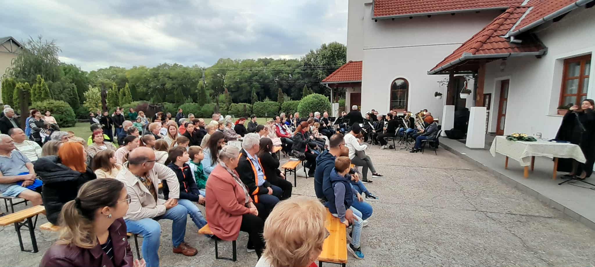 Szabadtéri istentisztelet Kozármislenyben